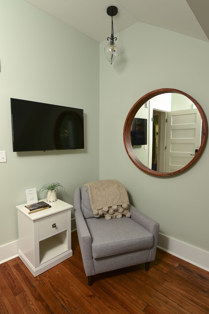 Deluxe Room, 1 Queen Bed, River View