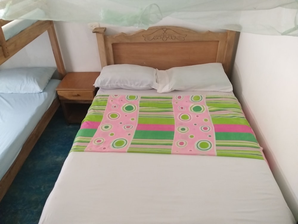 Economy Quadruple Room photo 2