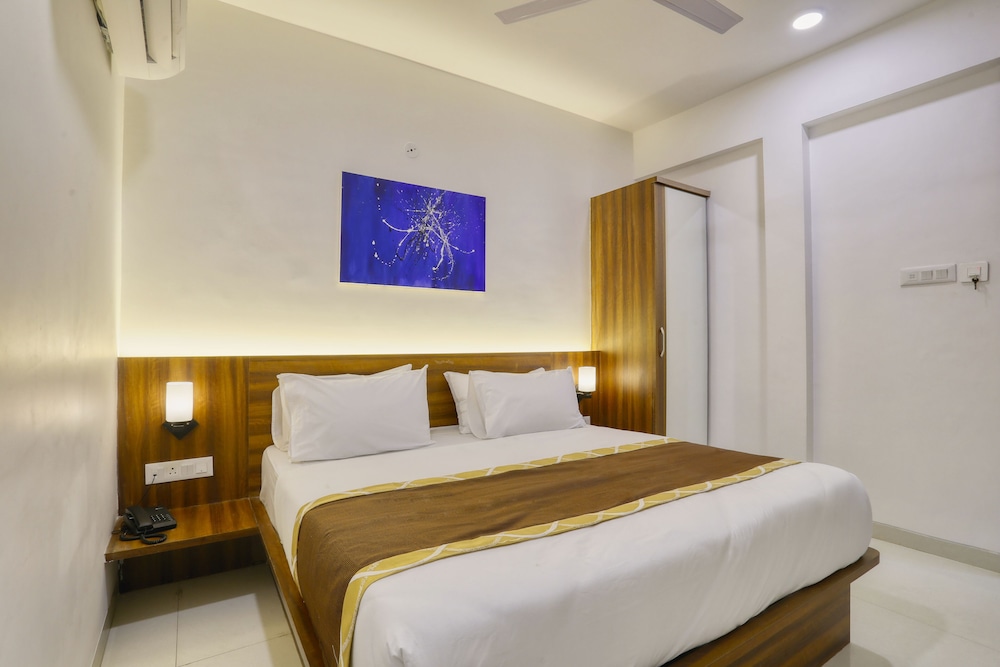 Deluxe Room - Photo 10