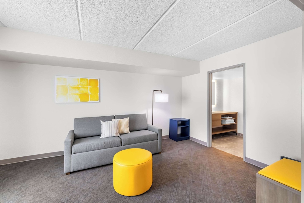 Suite, Multiple Beds, Non Smoking - Photo 7