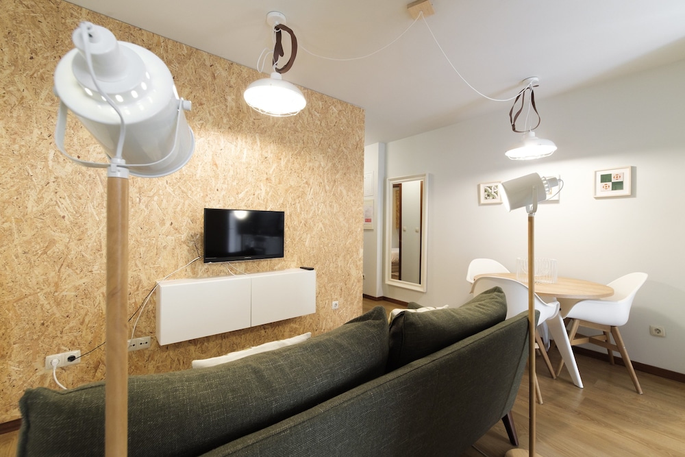 Apartment, 2 Bedrooms (3 People. Street View)