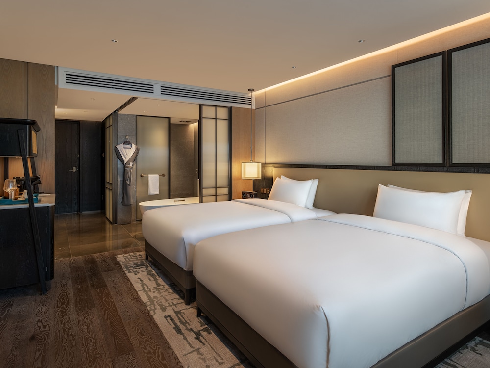 Empark Deluxe Twin Room photo 3