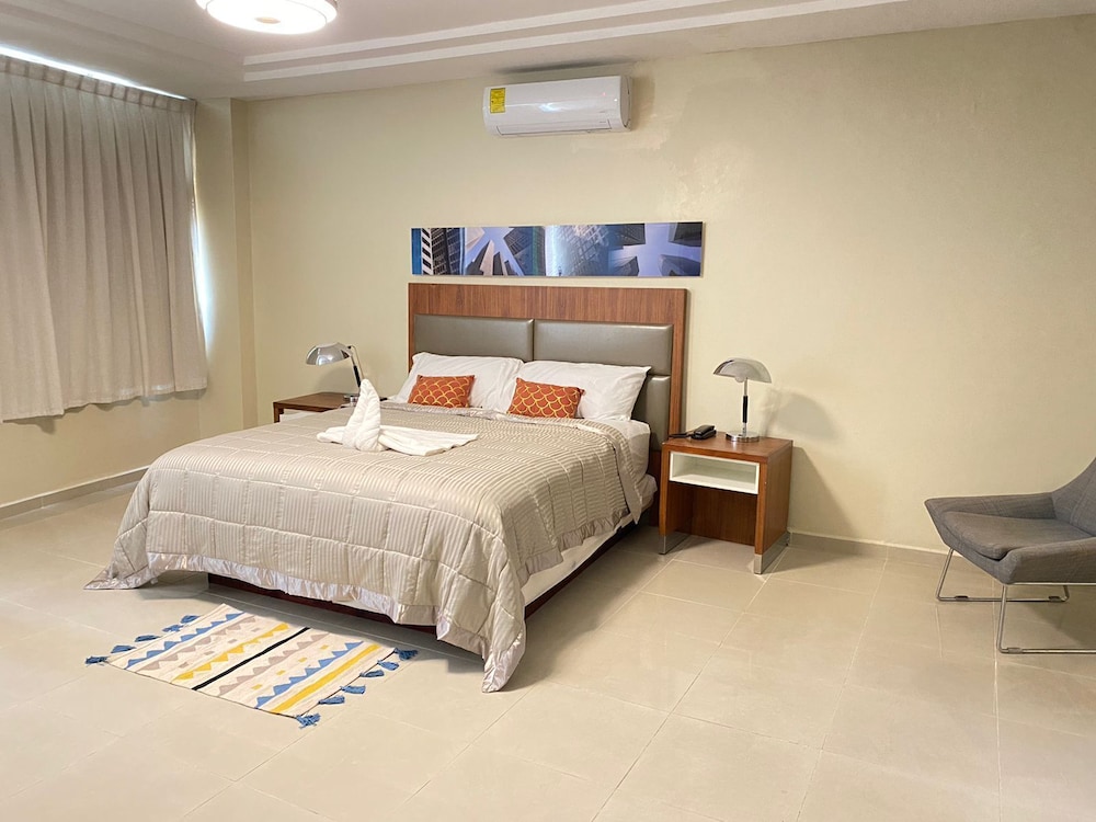 Standard Studio Suite - Photo 1