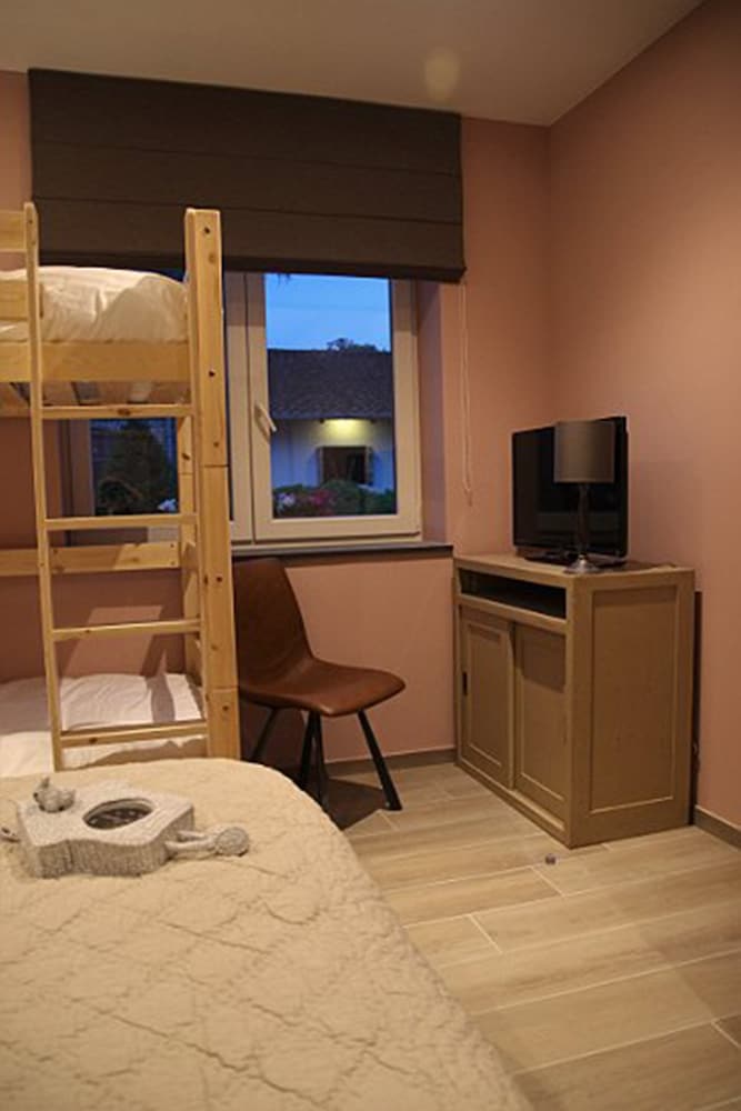 Family Room, Accessible (Winter) photo 3