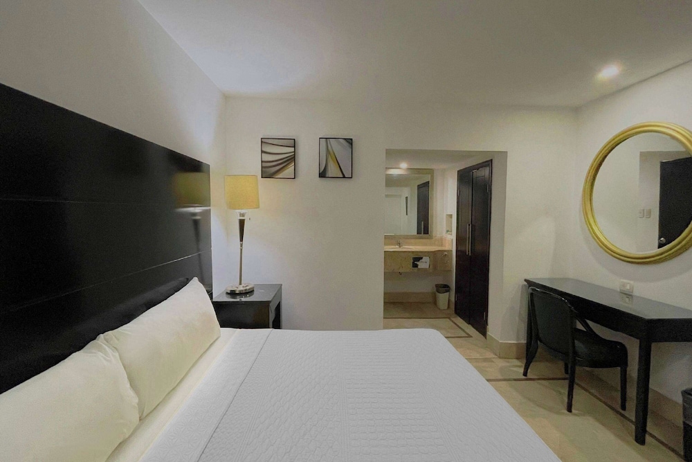 Suite, 1 King Bed, Non Smoking (Nuptial) - Photo 1