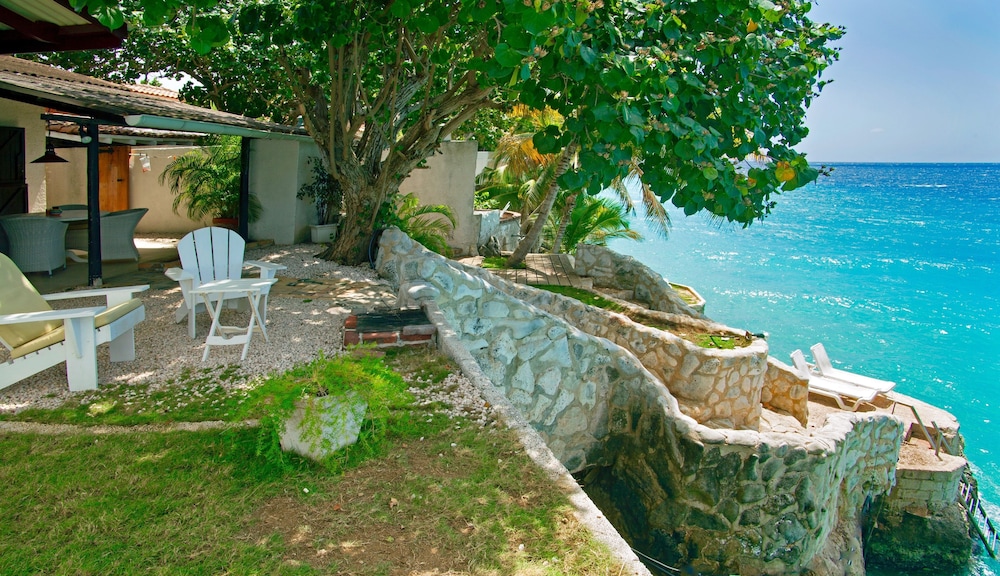 Bungalow, 1 Bedroom, Oceanfront photo 2