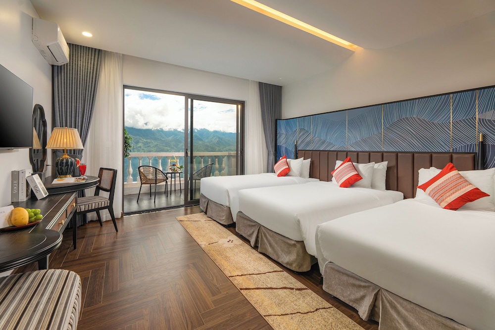 Deluxe Valley View King Bed with Wide Balcony