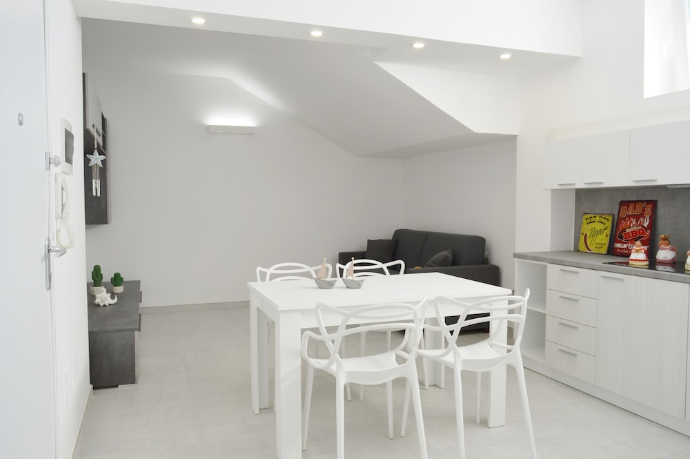 Basic Apartment, 2 Bedrooms, 2 Bathrooms (Basement)