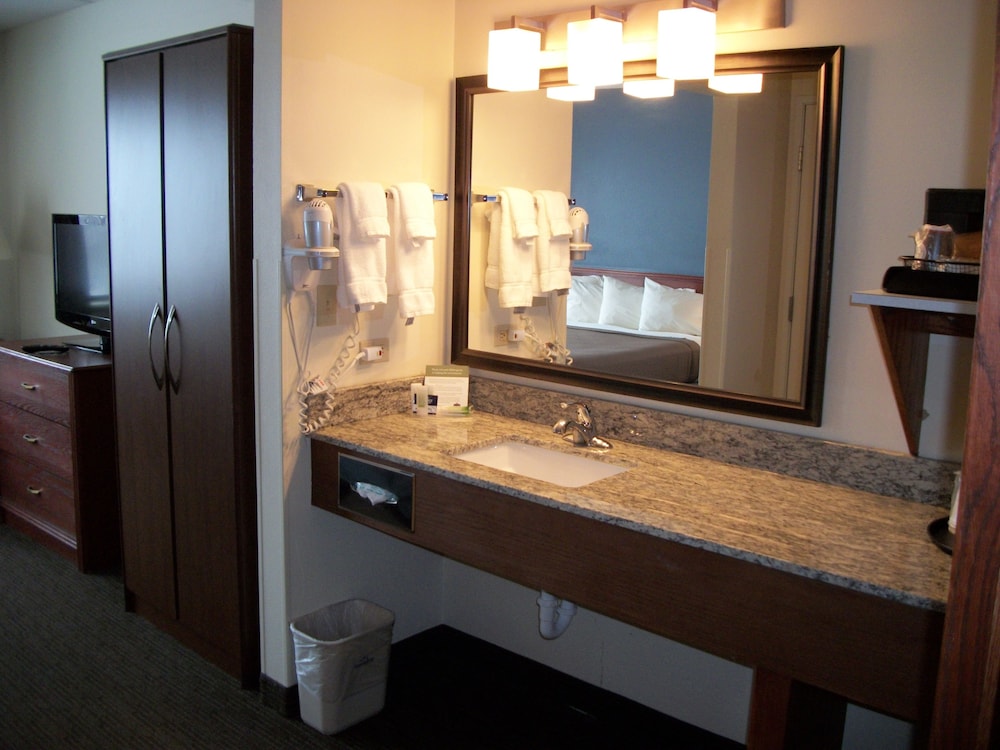 Room, 2 Queen Beds, Accessible, Non Smoking