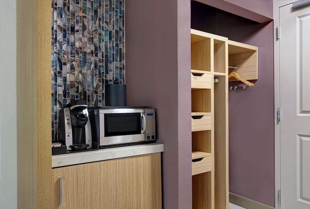 Room, Accessible photo 1