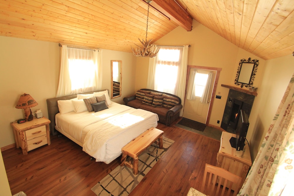 Deluxe Cabin (Brown) photo 1