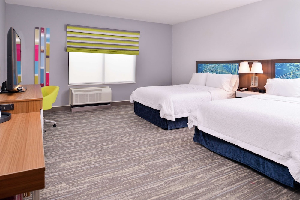 Room, 2 Queen Beds, Accessible, Bathtub photo 3