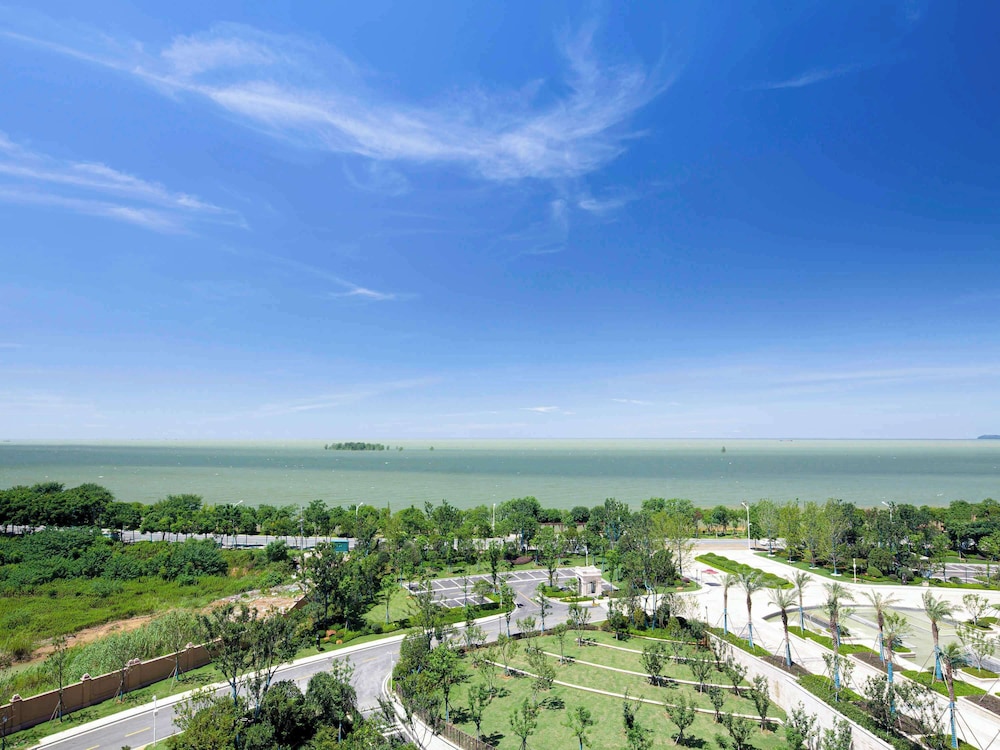 Executive Room, 1 King Bed, Club Lounge Access, Garden View - Photo 3