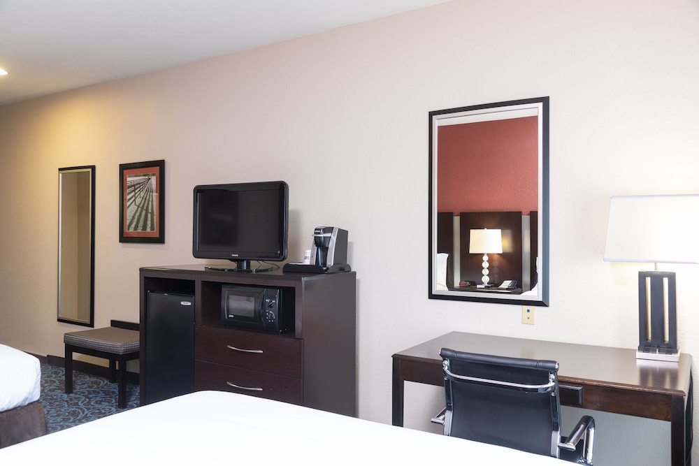 Standard Room, 2 Queen Beds - Photo 3