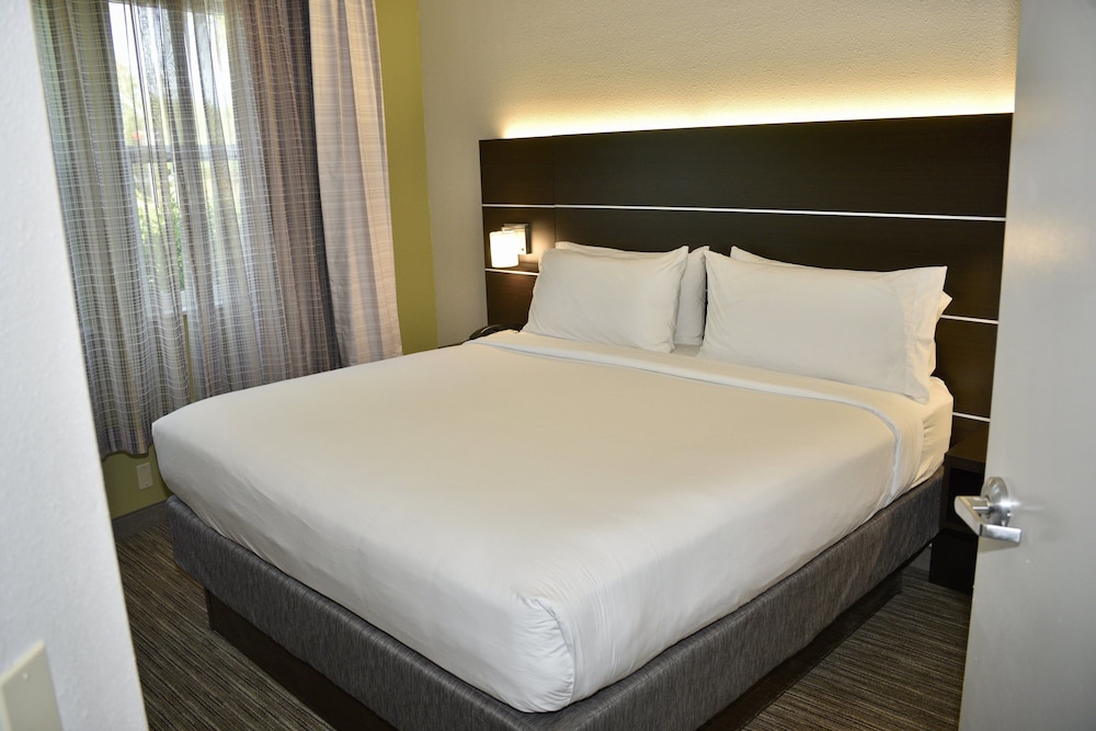 Suite, 1 King Bed, Jetted Tub - Photo 2