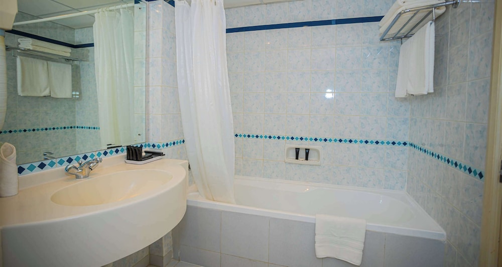 Standard Room, 2 Twin Beds, Non Smoking - Photo 4