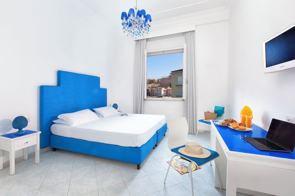 Standard Double Room, Partial Sea View