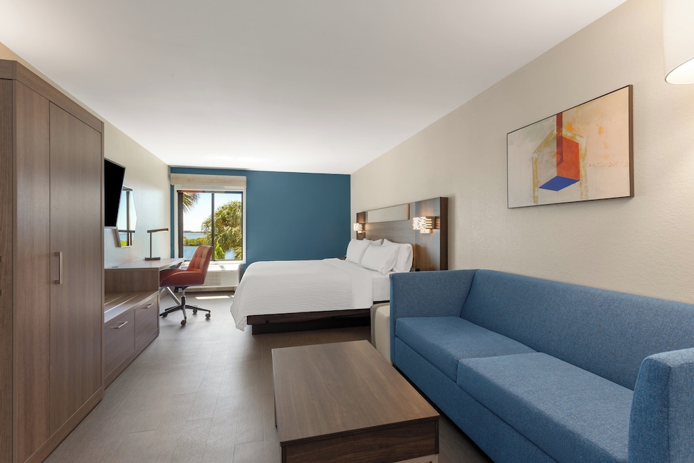 Suite, 1 King Bed with Sofa bed, Bay View - Photo 3
