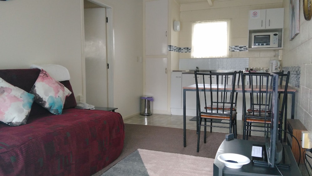 Family Room, Non Smoking, Kitchenette (1 Bedroom Family Unit - B) photo 3
