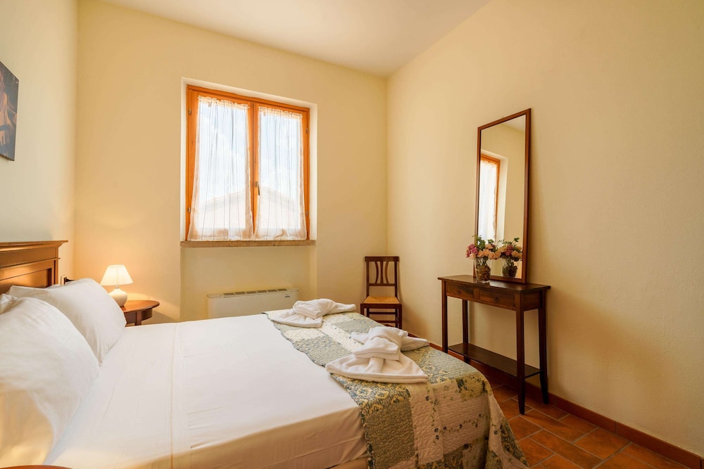 Basic Apartment - Photo 4