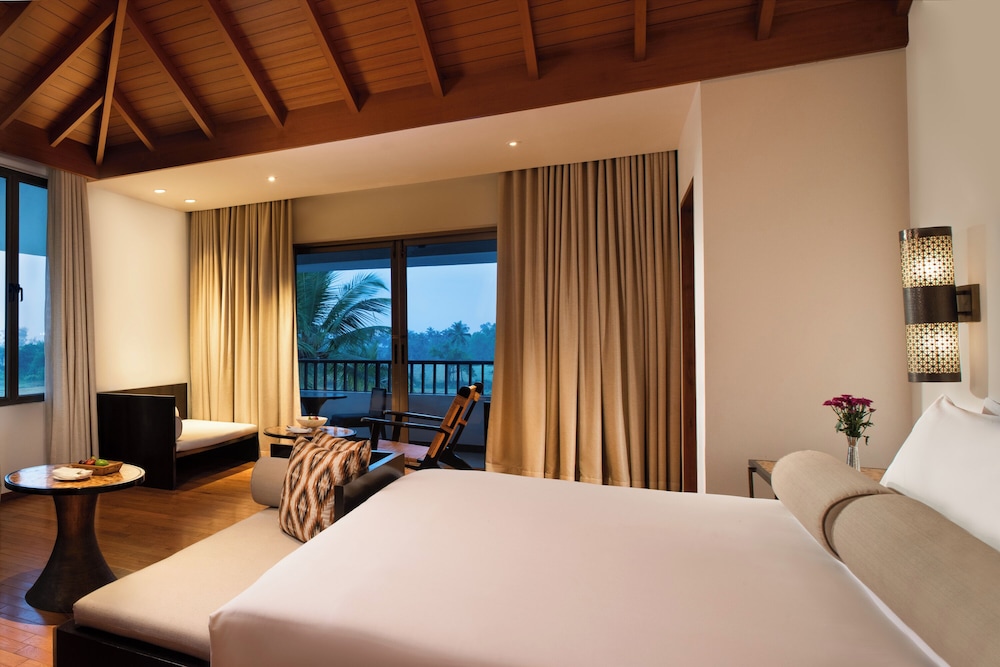 Suite, 1 King Bed with Sofa bed (Alila Suite) photo 2
