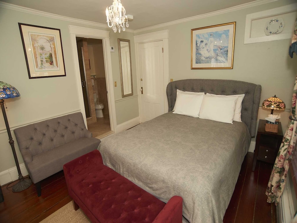 Standard Double Room, Ensuite (The Inn 6 Queen (no pets))