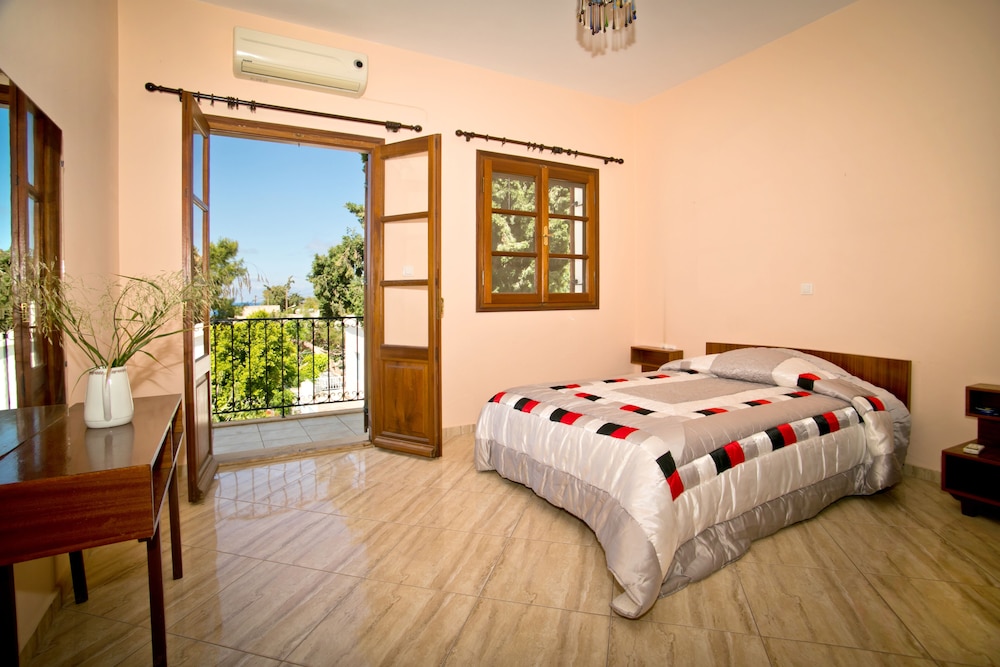 Duplex, Jetted Tub, Partial Sea View