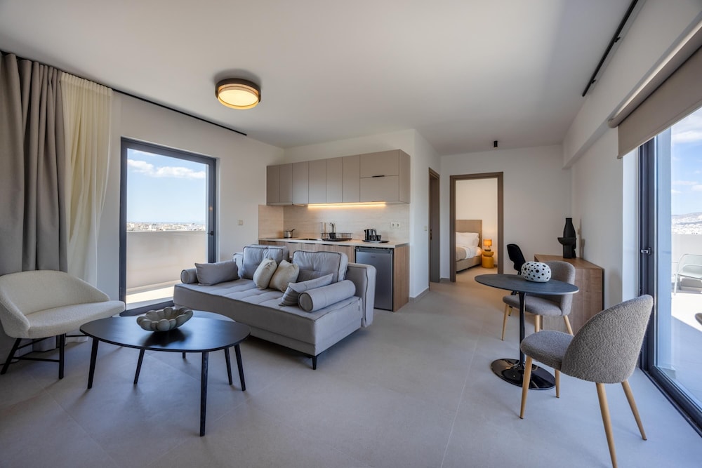 Standard Apartment, 1 Queen Bed, Non Smoking, Kitchenette (with Sofabed)