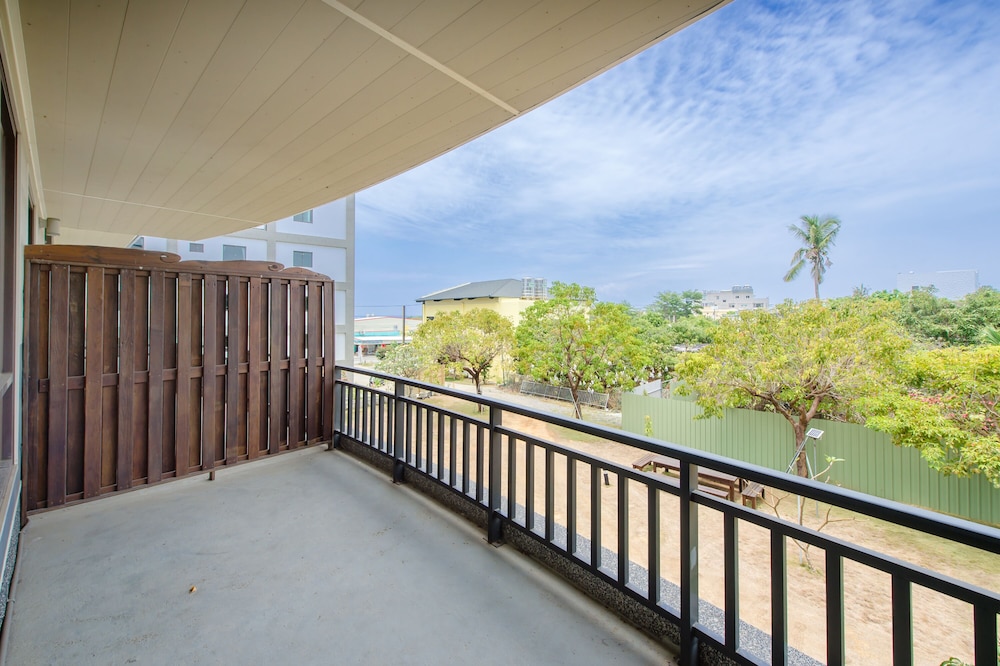 Superior Family Room With Balcony photo 2