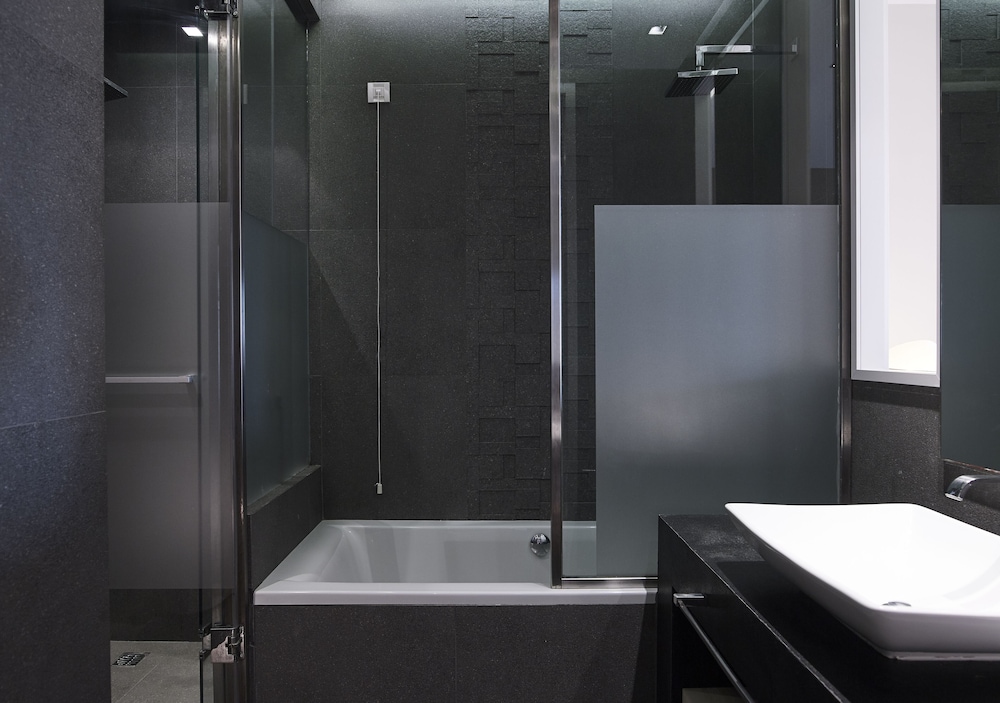 Deluxe Suite - Photo 5