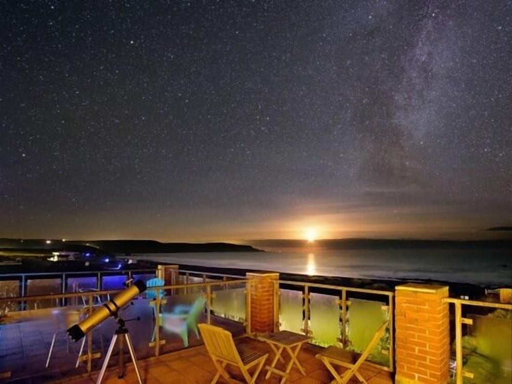 Twin Room, Ensuite, Sea View (with beach facing balcony) photo 3