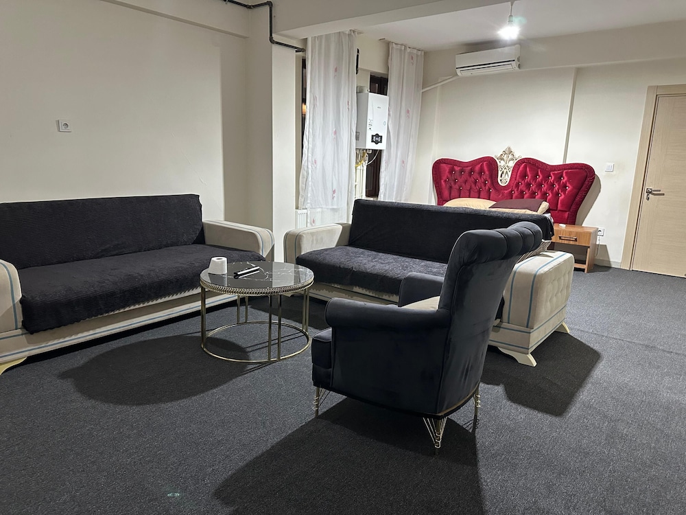 Classic Studio, 1 King Bed, Private Bathroom, City View photo 1