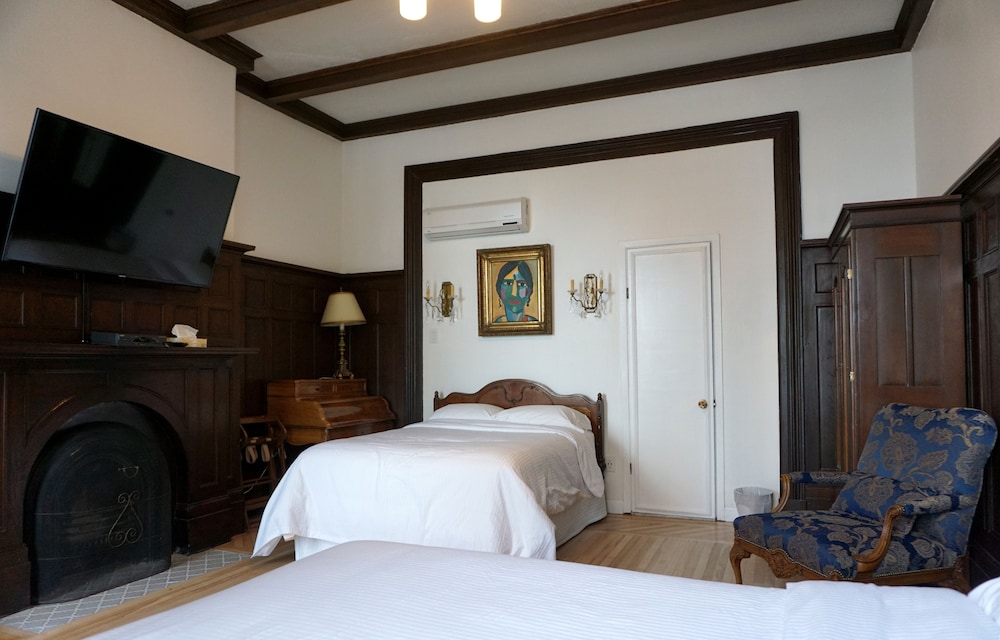 Standard Room, 2 Double Beds photo 2