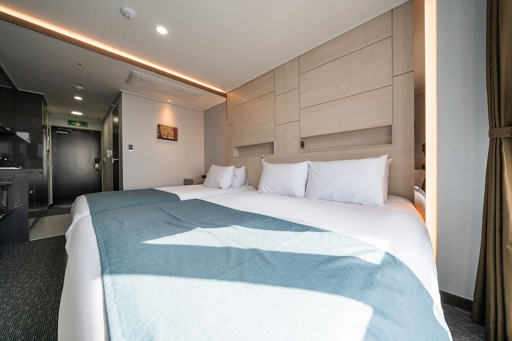Deluxe Twin Room, Sea View - Photo 5