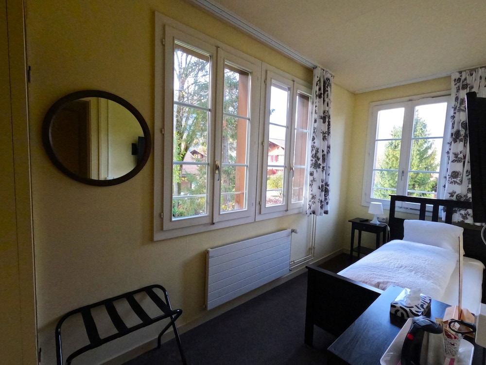 Basic Single Room, 1 Bedroom, Private Bathroom, Mountain View photo 1