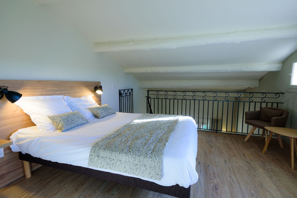 Classic Duplex, 2 Bathrooms, Garden View photo 2