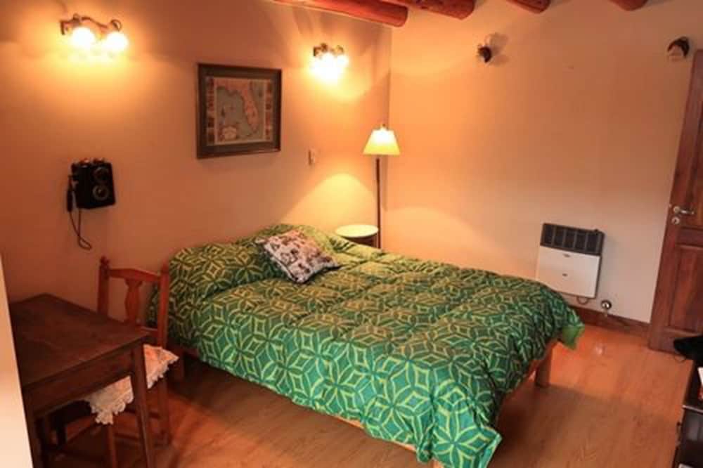 Double Room, 1 Double Bed, Shared Bathroom photo 2