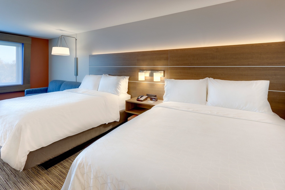 Suite, 2 Queen Beds, Accessible Bathtub, Non Smoking (Comm, Mobil, Access Tub) - Photo 3