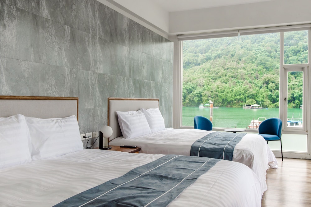 Quadruple Room, Lake View - Photo 3