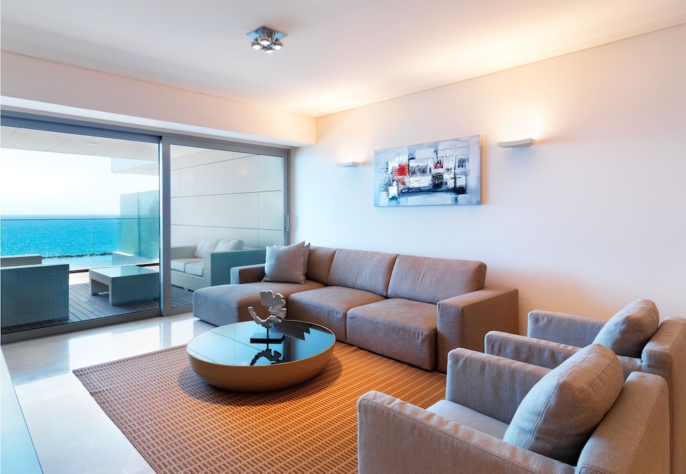 Deluxe Suite, 3 Bedrooms, Sea View photo 2