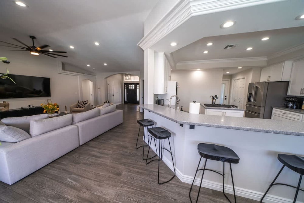 Villa de Luxe Lake Havasu avec Piscine, Foyer et Vues, Photo 15