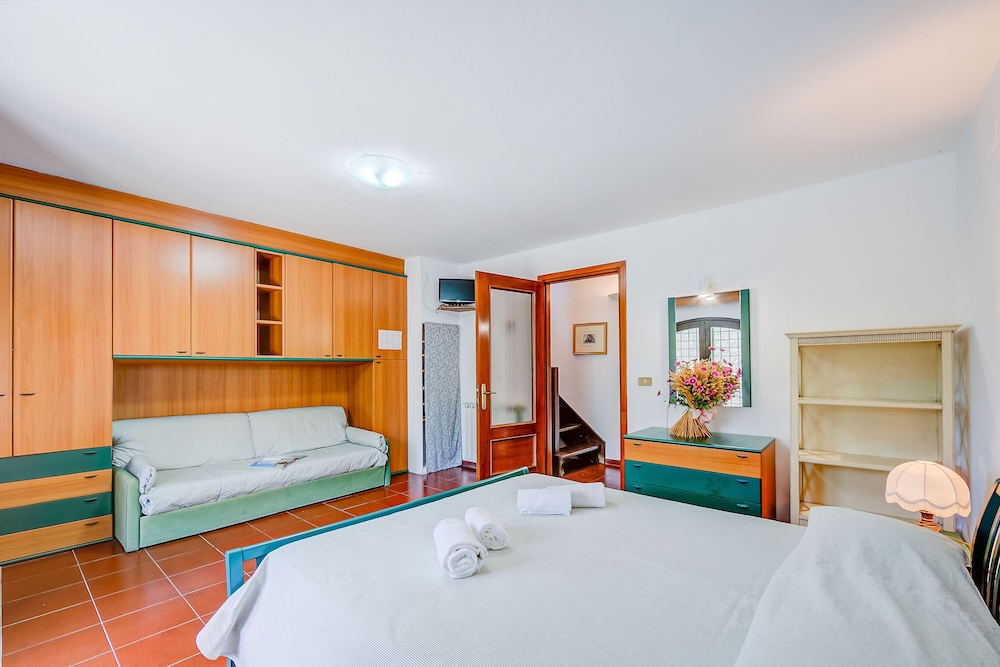 Family House, Multiple Bedrooms, 2 Bathrooms, Mountainside (Villa Breezy Way - Among Greenery) photo 2