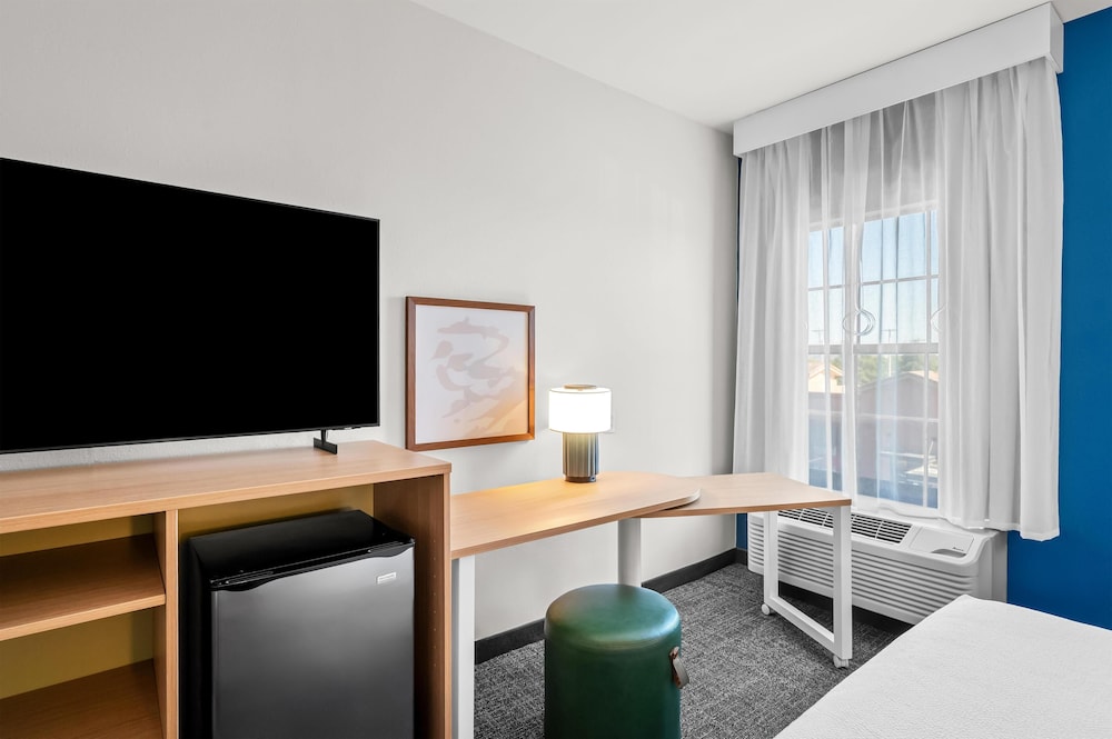 Room, 2 Queen Beds, Accessible (Mobility & Hearing, Roll-in Shower) - Photo 2