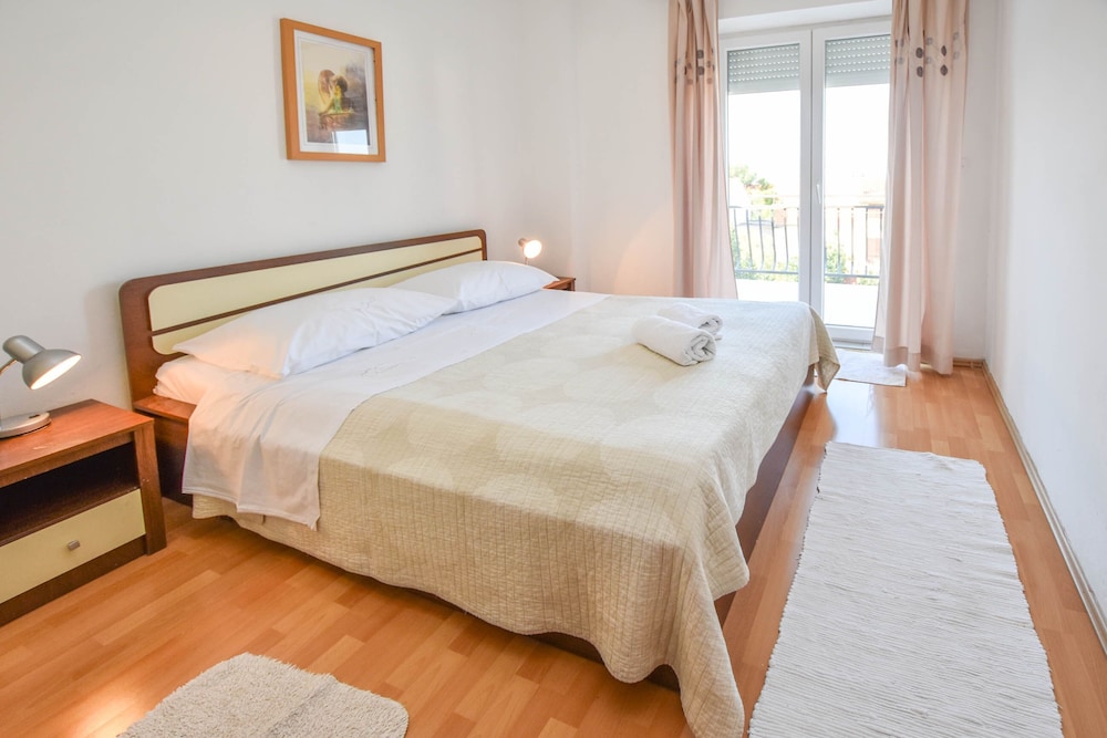 Apartment (A2)