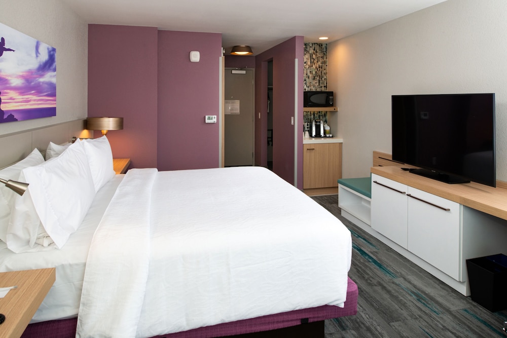 Standard Room, 1 King Bed, Accessible (Hearing) - Photo 3