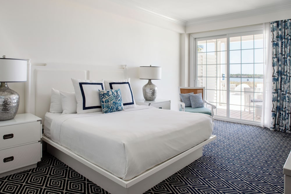 Suite, 1 Bedroom, Oceanfront (veranda, 1 King Primary/1 Queen Sofa)