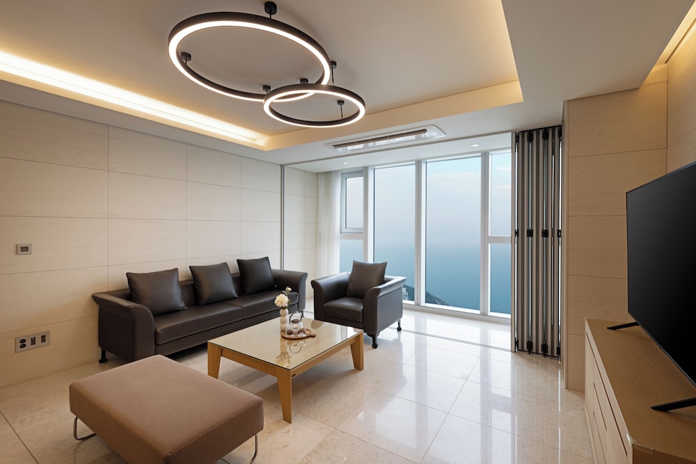 Ocean Deluxe Suite