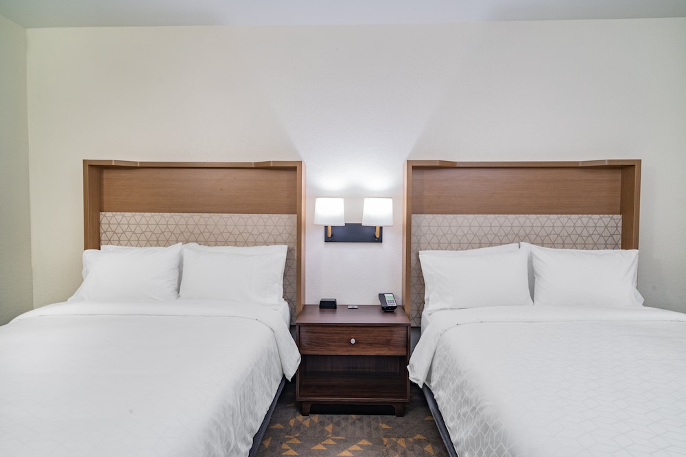 Standard Room, 2 Queen Beds, Accessible (Roll-In Shower) - Photo 1