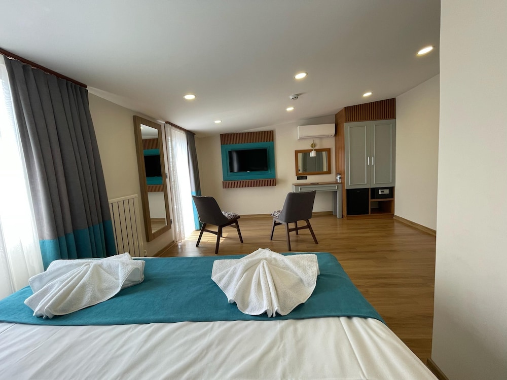 Junior Suite with Balcony photo 1