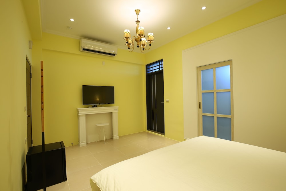 Superior Double Room (Yellow) photo 3